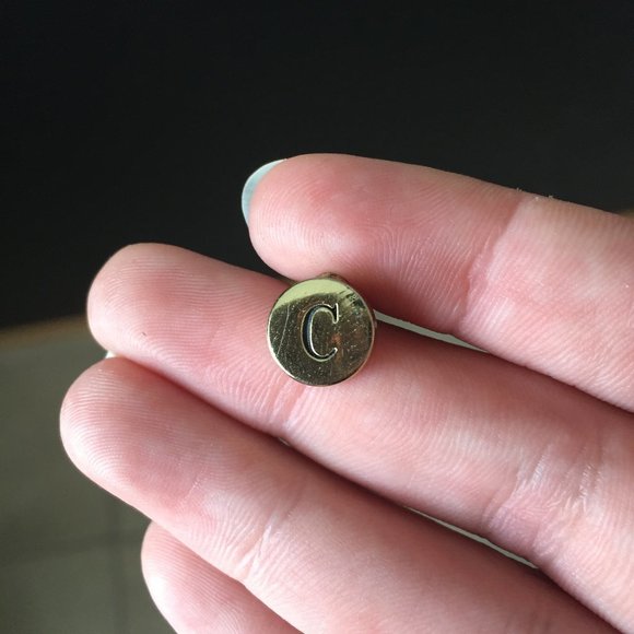 monogrammed "C" earrings - Picture 2 of 3